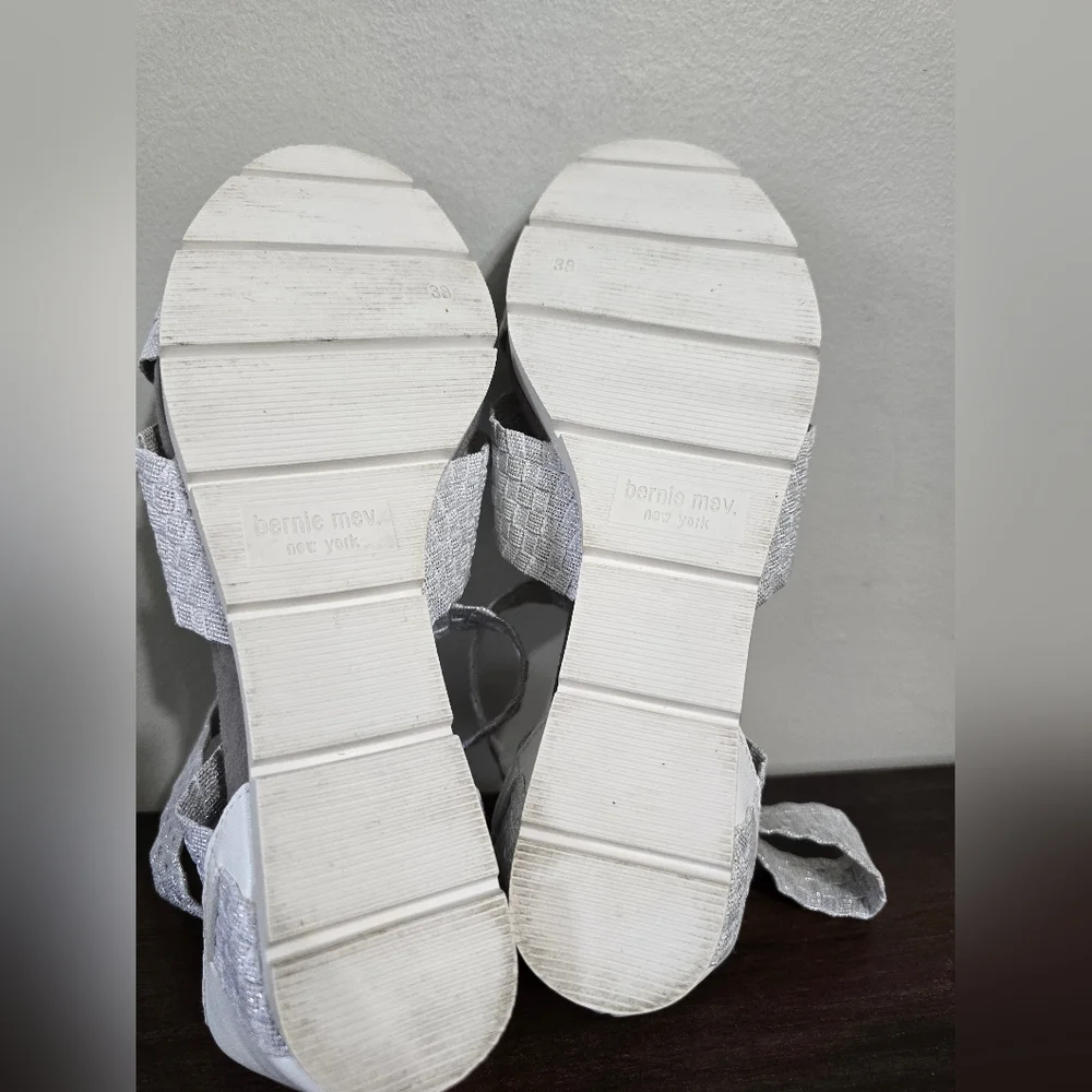 Bernie Mev. New York Honesty Sandals Women's Size 38 EUR/7.5 US